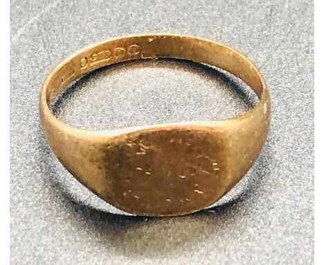 A 9 ct yellow gold signet ring (1.8g)