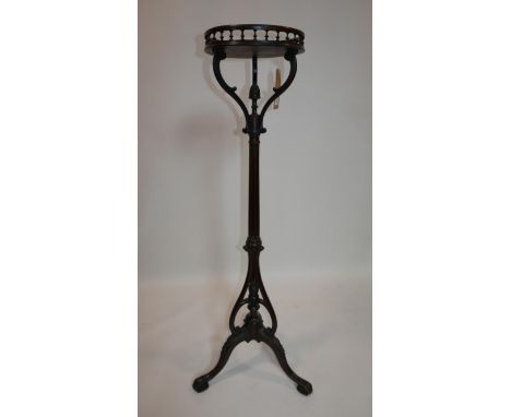 A 19th century mahogany torchere stand, with acorn finial, raised on scrolling cabriole legs, H.123cm 