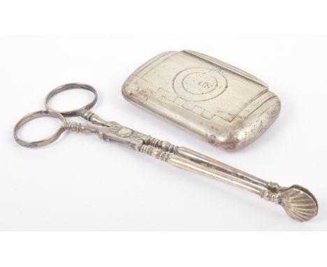 A Victorian silver snuff box, Birmingham 1873, engraved inscription, 6cm, and a pair of Georgian style scissor-shape sugar to
