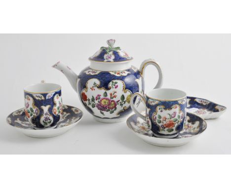 First period Worcester style teapot, 13cm, two cups and saucers, spoon tray (6)