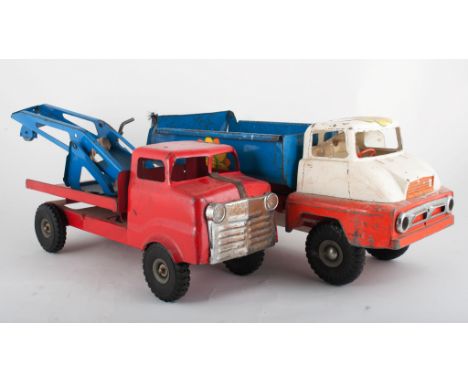 Diecast model vehicles, playworn, wooden made fort with Britains figures, Tonka toys crane truck, other tinplate vehicles, vi