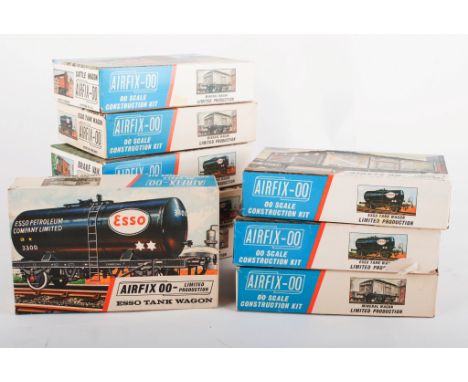 Kitmaster kits, British railways restaurant first coast maroon, British railways standard corridor brake second coach green, 