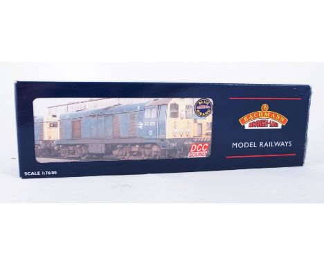 Bachmann class 20 diesel D8113 BR green locomotive set 32-040DS.