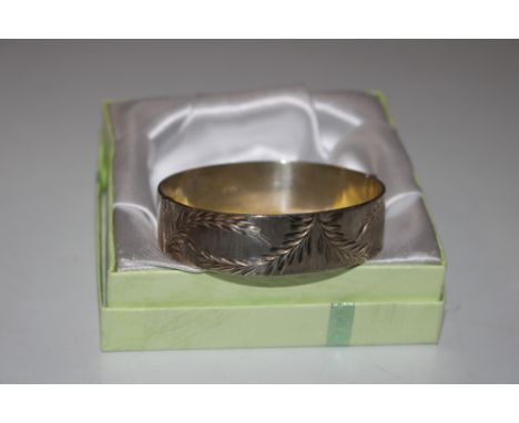 Braceleon 1974 Birmingham silver bangle, approx., 37gms 