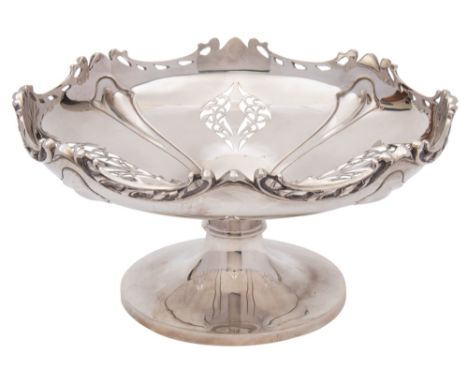 An Edward VII silver comport, maker Harrison Brothers & Howson, London, 1909: the pierced bowl with pierced and wavy edge bor