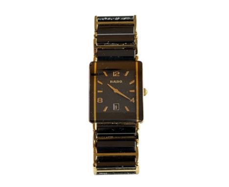 RADO-Damenarmbanduhrschwarz/gold; mit Datumsanzeige.