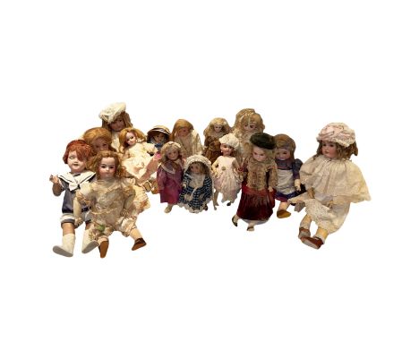 Puppensammlung (1895 - 20.Jh.)insgesamt 15 div. Puppen; mit seltener Googly-Puppe (1914); vorwiegend mit Porzellan-Köpfe; div