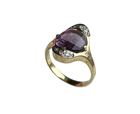 Damenring14 ct GG; besetzt mit Amethyst; Ringgr. 54; 4,8 g.