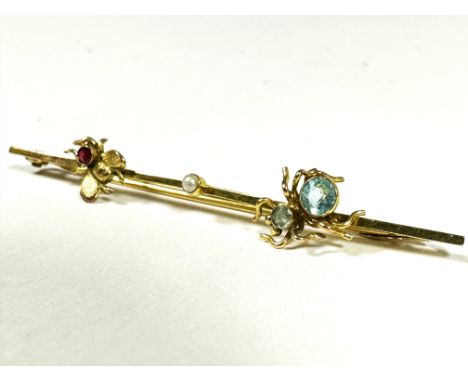 A Edwardian 9ct gold gem-set bug bar brooch, the knife-edge bar set centrally with a seed pearl flanked by a fly and spider s