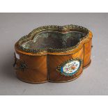 Blumenbehälter / Jardinière (Frankreich, um 1880)