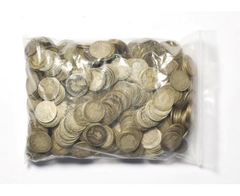 Victoria (1837 - 1901), a group of 805 x silver threepences from the reign of Victoria. This group comrpises all three portra
