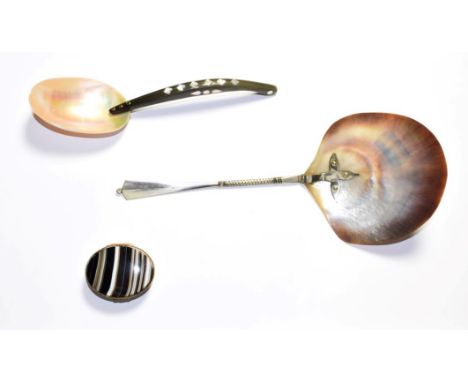 A banded agate snuff box and two silver plated spoons with mother of pearl bowls