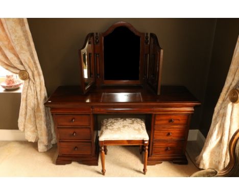 A good mahogany pedestal Dressing Table, with triptych mirrors above three concealed drawers and three pedestal drawers to ei