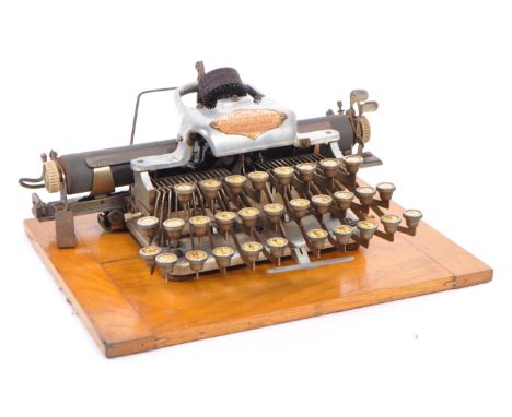 Blickensderfer -&nbsp;A vintage American portable typewriter by Blickensderfer No. 7 with italic set daisywheel, complete wit
