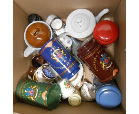 A box containing a quantity of items inc A box containing a quantity of ceramic and other collectable items