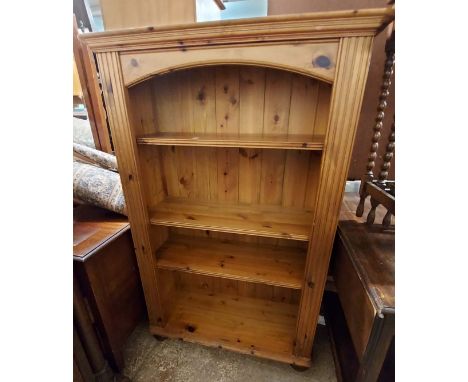 A 77cm Ducal modern pine four shelf open bookcase