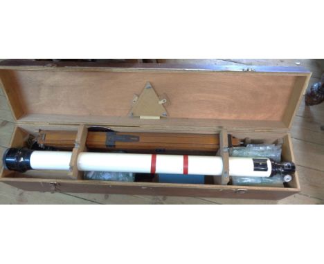 A boxed Prinz Model 660 telescope, with fittings with original fitted wooden box