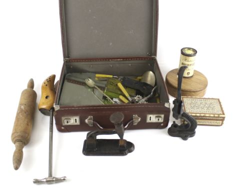 A small vintage suitcase and a group of assorted collectables. Including kitchenalia, a corkscrew, etc. Max. H25cm