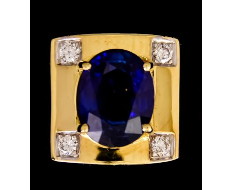 An 18ct Gold Sapphire and Diamond Ring, set with a centre faceted sapphire, approximately 5ct, flanked by four brilliant cut 