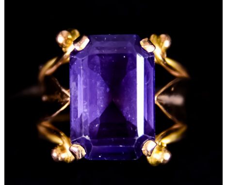 A Faceted Gem Stone Ring, set with a central faceted gem stone, approximately 4ct, size J, gross weight 6.2g Note: Metal unma