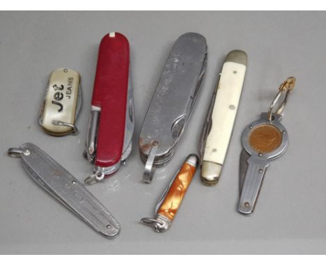 Box containing 6 different vintage pocket knives including 1941 farthing handled &amp; swiss army knife etc