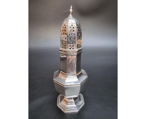 A silver sugar caster, by Viners, Sheffield 1932, 18.5cm high, 167g. 