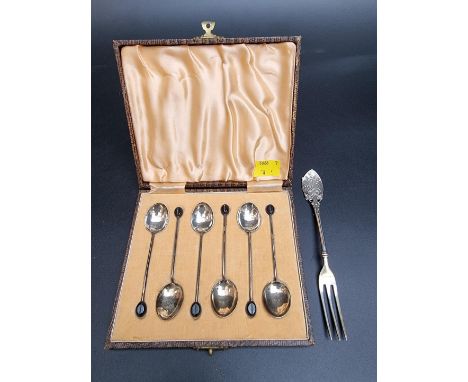 A cased set of six silver bean-handled coffee spoons, by B.B.S Ltd, Birmingham 1933, gross weight 26g; together with a white 
