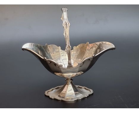 A Scottish silver swing handled bonbon basket, by&nbsp;R &amp; W Sorley, Glasgow 1910, 14cm wide, 136g. 
