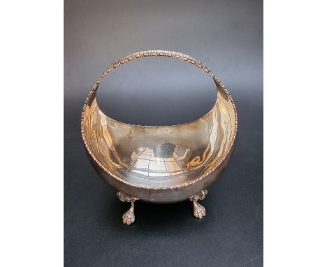 A silver bonbon basket,&nbsp;by Henry Matthews, Birmingham 1910, 13cm high, 124g. 