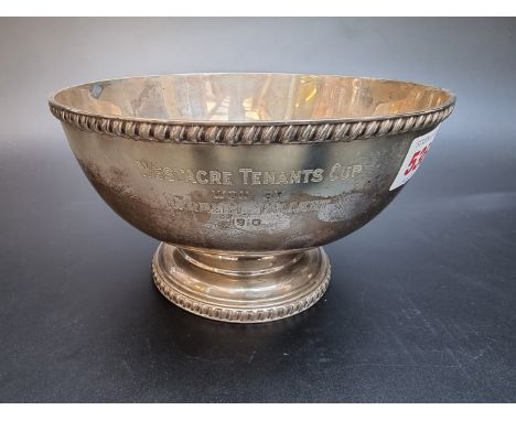 An Edwardian silver pedestal bowl, by&nbsp;Thomas Richards, London 1909, 11cm high, 499g. 