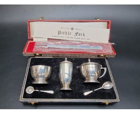 A cased Art Deco style silver three piece condiment set, by&nbsp;Sanders &amp; Mackenzie, Birmingham 1968, 90g; together with