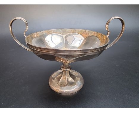 A silver twin-handled pedestal bonbon bowl, by Mappin &amp; Webb, Birmingham 1910, 13cm diameter, 190g. 