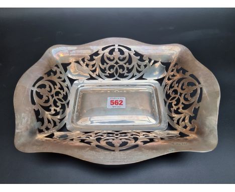 A silver pierced rectangular dish, by Viners, Sheffield 1945, 28.5cm long, 371g. 