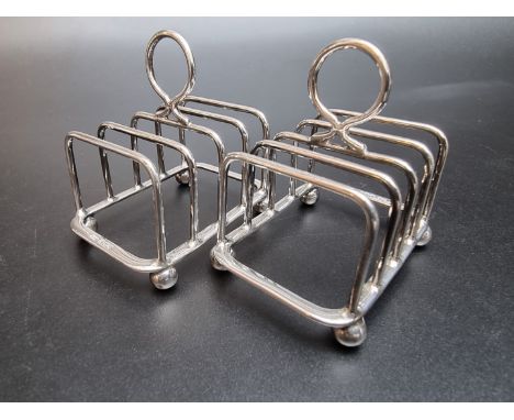 A pair of silver four division toast racks, by Atkin Bros Ltd, Sheffield 1945, 7cm long, 89g. 