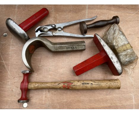 A quantity of panel beating tools, including Sykes.