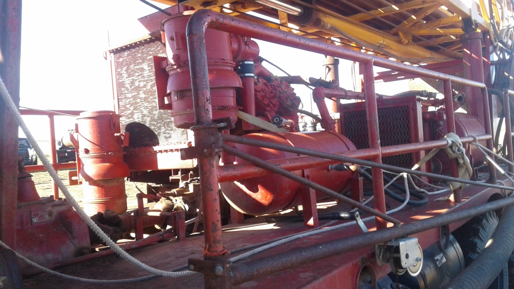 Sanderson Cyclone Drilling Rig TH100 with 300' of drilling pipe. Comes