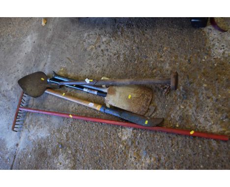 Mixed lot of various gardening hand tools, spades, turfing iron, rake etc