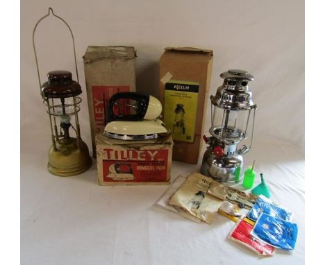 Boxed tilley paraffin lamp (broken glass) - boxed tilley iron and boxed Anchor 950 paraffin lamp with accessories&nbsp;