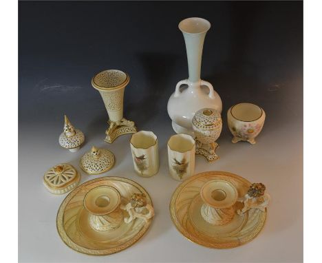 A mixture of Grainger and Royal Worcester, 1890-1910 with loose lids. Height of tallest piece 27cm. Some pieces with damages.