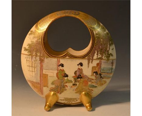 A Japanese Satsuma Moon flask, by Sozan from Meiji Period. Circa 1890. Height 15cm.