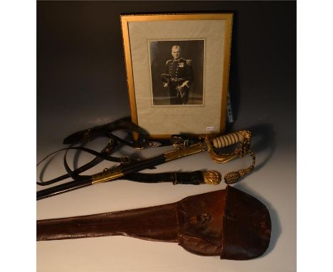 A British World War 1 Mess Officer presentation sword, blade engraved Gaunt & Son Birmingham. Matching scabbard in fine condi