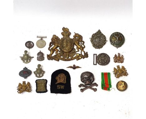 Various Army and military cap and helmet badges, including unmarked white metal skull and crossbones, Bydand badge, Second Wa