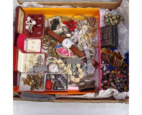 A tray of mixed costume jewellery and silver, to include a silver Vesta case, silver and niello fan design brooches, a thimbl