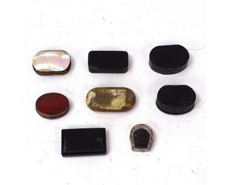 Various boxes, including horseshoe design Vesta case, horn snuff box, agate pillbox, etc 