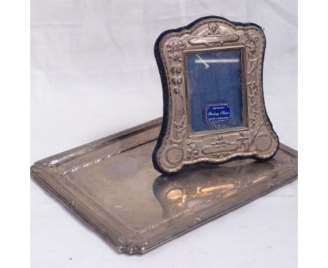 A Continental silver tray of rectangular form, with acanthus leaf and reeded decoration, stamped 900, width 19cm, 4.5oz, and 