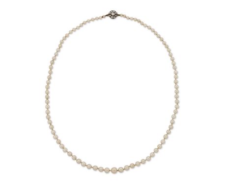 A single row graduated cultured pearl necklace, with a row of graduated cultured pearls, 3.6 to 7.2mm wide, strung knotted to