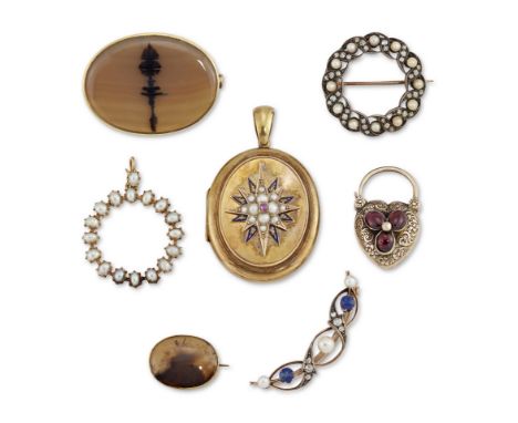 A group of 19th century jewellery, comprising: a Victorian garnet set heart shaped padlock clasp with glazed locket verso; a 
