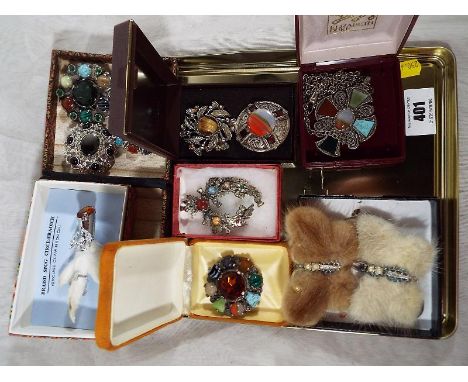 A good collection of quality vintage brooches predominantly with a Celtic design