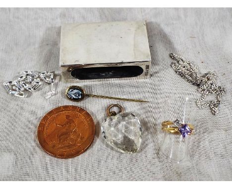 A George V silver hallmarked matchbook holder, Birmingham assay 1929, a lady's 9ct gold hallmarked ring, stone set, a yellow 