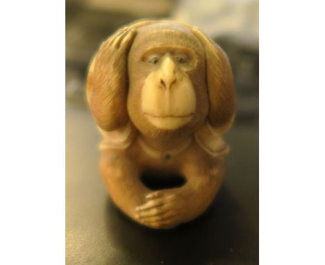 A small netsuke of a seated monkey -&nbsp;There is a chip to the base of the shirt and it is generally dirty.